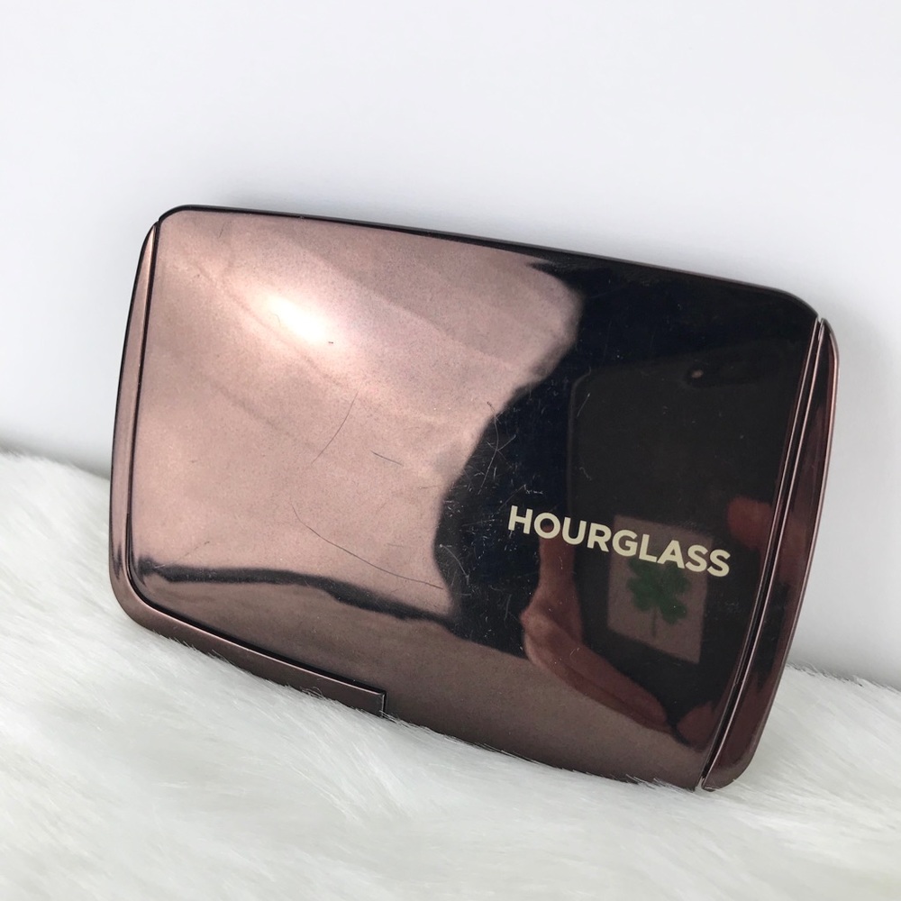 HOURGLASS “Illume Sheer Color Trio” Palette